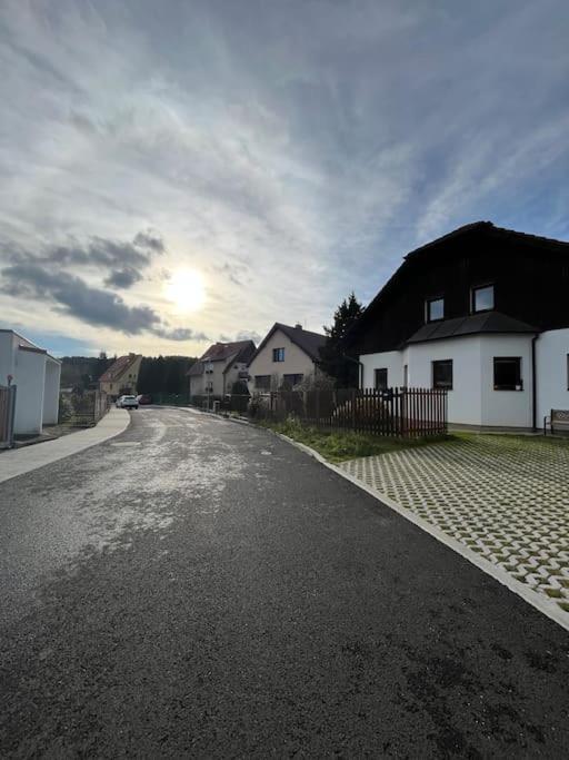 "Stone'S Throw" Krumlov 5 Min By Car, Lipno 15 Min By Car, 2 Bdrooms,Playroom Kajov Bagian luar foto