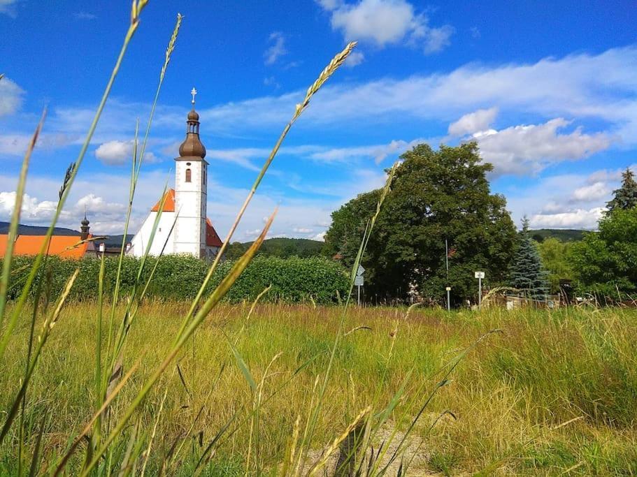 "Stone'S Throw" Krumlov 5 Min By Car, Lipno 15 Min By Car, 2 Bdrooms,Playroom Kajov Bagian luar foto